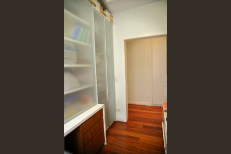 Casa à venda com 370m², 3 quartos e 4 vagasEscritório 2 