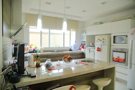 Casa à venda com 370m², 3 quartos e 4 vagasCozinha 