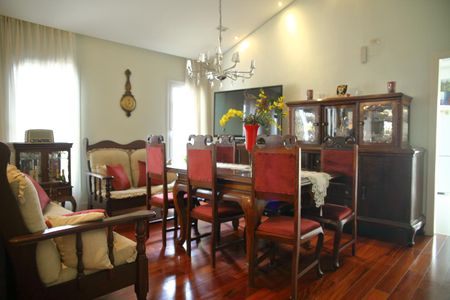 Casa à venda com 370m², 3 quartos e 4 vagasSala