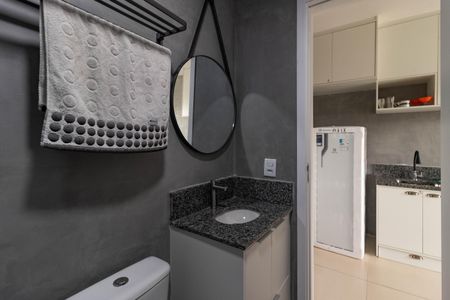 Banheiro de kitnet/studio para alugar com 1 quarto, 25m² em Barra Funda, São Paulo