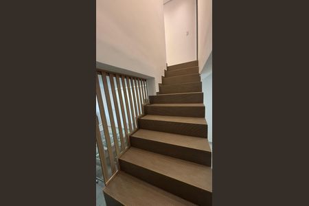 Casa para alugar com 133m², 3 quartos e 2 vagasEscada