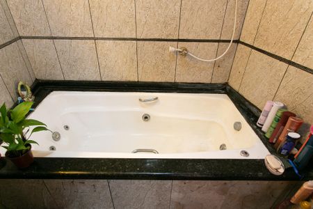 Casa à venda com 250m², 4 quartos e 3 vagasBanheiro da Suíte 1