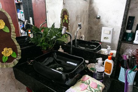 Casa à venda com 250m², 4 quartos e 3 vagasBanheiro da Suíte 2