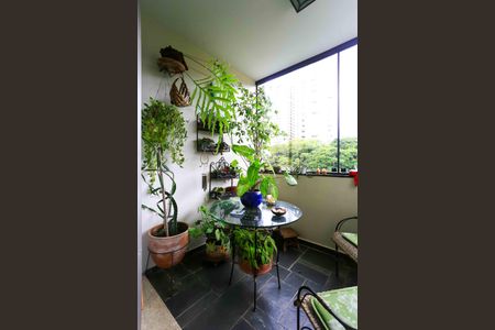 Apartamento à venda com 185m², 3 quartos e 4 vagasVaranda