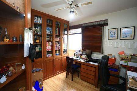 Apartamento à venda com 185m², 3 quartos e 4 vagasEscritório