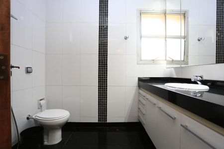 Apartamento à venda com 185m², 3 quartos e 4 vagasBanheiro da Suíte
