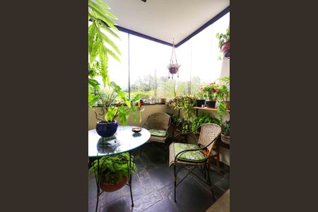 Apartamento à venda com 185m², 3 quartos e 4 vagasVaranda