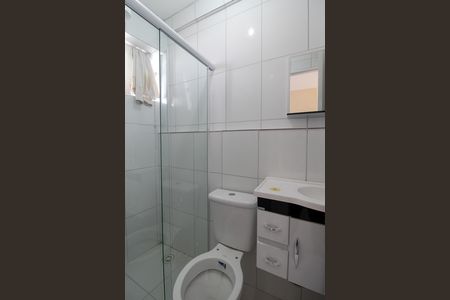 Banheiro de kitnet/studio para alugar com 1 quarto, 30m² em Vila Dalva, São Paulo