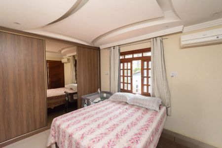 Casa à venda com 150m², 3 quartos e 2 vagas Casa à venda com 150m², 3 quartos e 2 vagasSuíte
