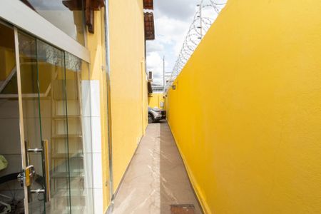 Casa à venda com 150m², 3 quartos e 2 vagas Casa à venda com 150m², 3 quartos e 2 vagasFachada Lateral