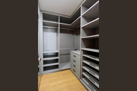 Apartamento à venda com 260m², 4 quartos e 3 vagasCloset quarto 4 suíte 