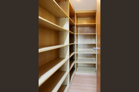 Apartamento à venda com 260m², 4 quartos e 3 vagasCloset