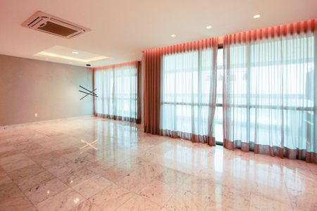 Sala de apartamento à venda com 4 quartos, 260m² em Barra da Tijuca, Rio de Janeiro