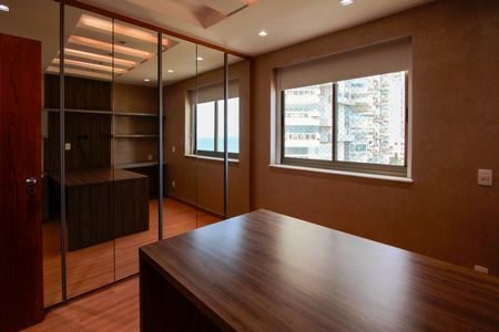 Apartamento à venda com 260m², 4 quartos e 3 vagasQuarto 2 