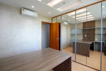 Apartamento à venda com 260m², 4 quartos e 3 vagasQuarto 2