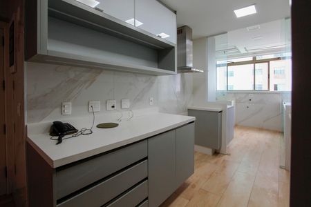 Apartamento à venda com 260m², 4 quartos e 3 vagasCozinha 