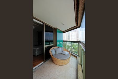 Apartamento à venda com 260m², 4 quartos e 3 vagasVaranda