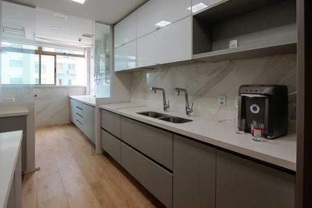 Apartamento à venda com 260m², 4 quartos e 3 vagasCozinha 