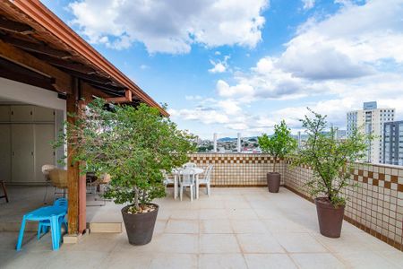 Apartamento à venda com 180m², 4 quartos e 3 vagasVaranda