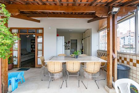 Apartamento à venda com 180m², 4 quartos e 3 vagasVaranda