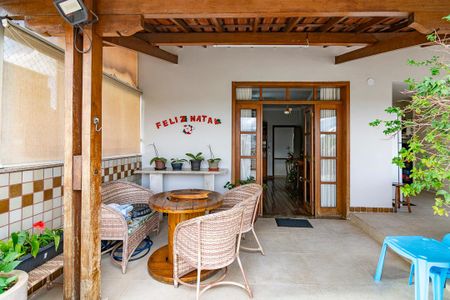 Apartamento à venda com 180m², 4 quartos e 3 vagasVaranda