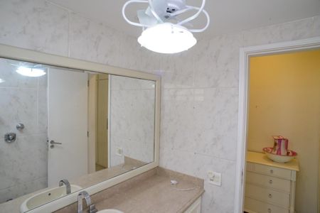 Apartamento à venda com 210m², 4 quartos e 2 vagasBanheiro da Suíte