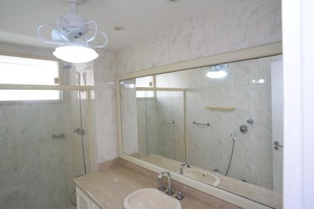 Apartamento à venda com 210m², 4 quartos e 2 vagasBanheiro da Suíte