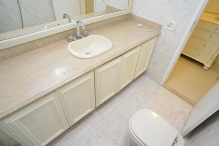 Apartamento à venda com 210m², 4 quartos e 2 vagasBanheiro da Suíte