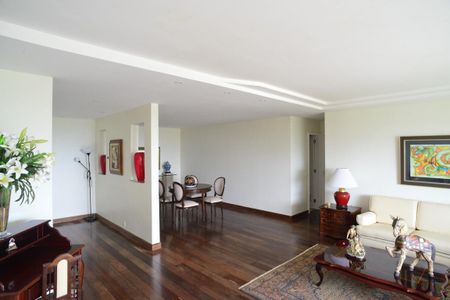 Apartamento à venda com 210m², 4 quartos e 2 vagasSala