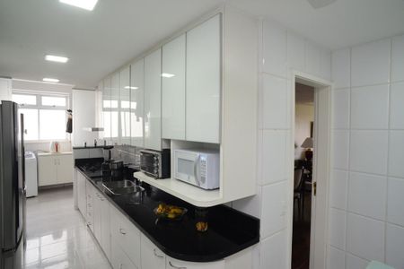 Apartamento à venda com 210m², 4 quartos e 2 vagasCozinha