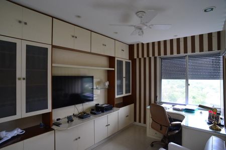 Apartamento à venda com 210m², 4 quartos e 2 vagasEscritório