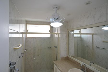 Apartamento à venda com 210m², 4 quartos e 2 vagasBanheiro da Suíte