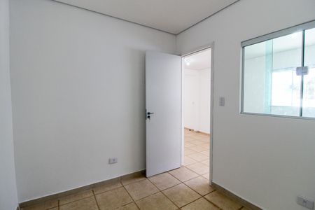 Quarto 2 de apartamento para alugar com 2 quartos, 40m² em Vila Dalva, São Paulo