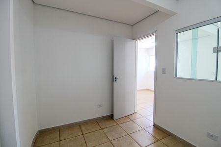 Quarto 1 de apartamento para alugar com 2 quartos, 40m² em Vila Dalva, São Paulo