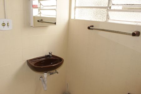 Banheiro Social de kitnet/studio para alugar com 1 quarto, 32m² em Barra Funda, São Paulo