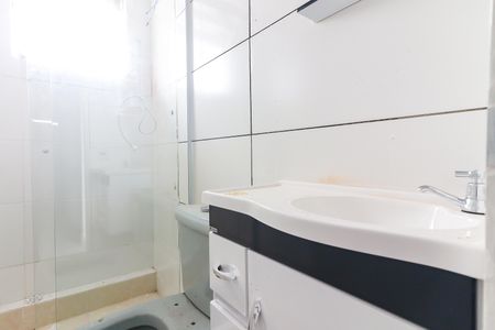 Banheiro de kitnet/studio para alugar com 2 quartos, 24m² em Vila Dalva, São Paulo