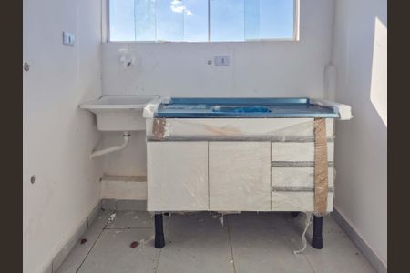 Sala/Cozinha de kitnet/studio para alugar com 2 quartos, 24m² em Vila Dalva, São Paulo