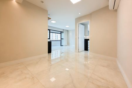 Apartamento à venda com 117m², 3 quartos e 2 vagasSala