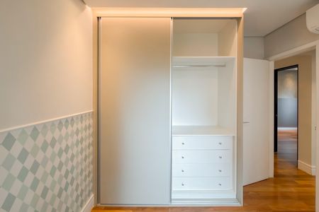 Apartamento à venda com 117m², 3 quartos e 2 vagasQuarto 1 - Armários