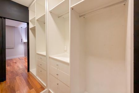 Apartamento à venda com 117m², 3 quartos e 2 vagasCloset da suíte