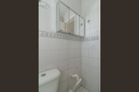 Banheiro de apartamento à venda com 1 quarto, 44m² em Farrapos, Porto Alegre