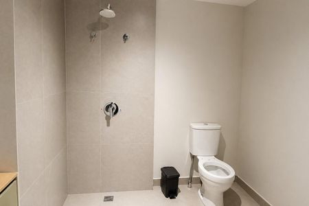 Banheiro de kitnet/studio para alugar com 1 quarto, 21m² em Bela Vista, São Paulo