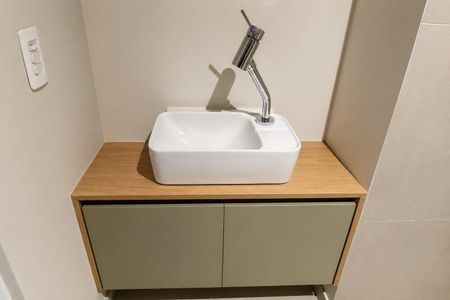 Banheiro de kitnet/studio para alugar com 1 quarto, 21m² em Bela Vista, São Paulo
