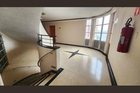 Apartamento para alugar com 40m², 1 quarto e sem vaga Apartamento para alugar com 40m², 1 quarto e sem vagaEscada