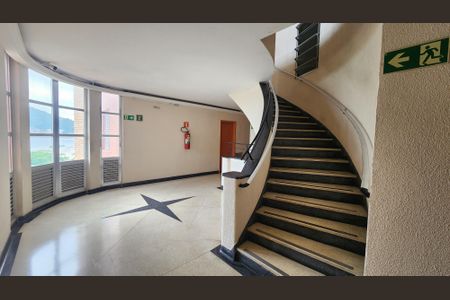 Apartamento para alugar com 40m², 1 quarto e sem vaga Apartamento para alugar com 40m², 1 quarto e sem vagaEscada