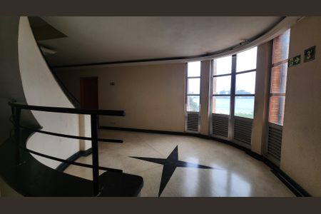 Apartamento para alugar com 40m², 1 quarto e sem vaga Apartamento para alugar com 40m², 1 quarto e sem vagaEscada