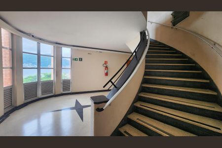 Apartamento para alugar com 40m², 1 quarto e sem vaga Apartamento para alugar com 40m², 1 quarto e sem vagaEscada