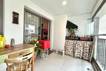 Apartamento à venda com 75m², 2 quartos e 1 vaga Apartamento à venda com 75m², 2 quartos e 1 vagaVaranda