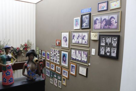 Casa de condomínio à venda com 293m², 6 quartos e 2 vagasEscada