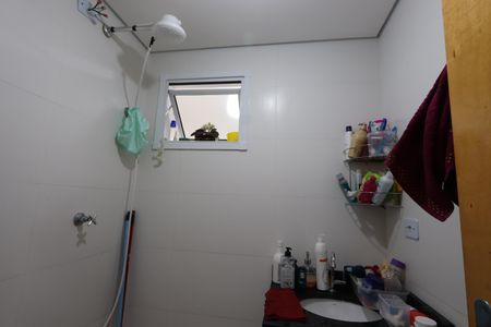 Banheiro Social de apartamento para alugar com 1 quarto, 47m² em Vila Darli, São Paulo